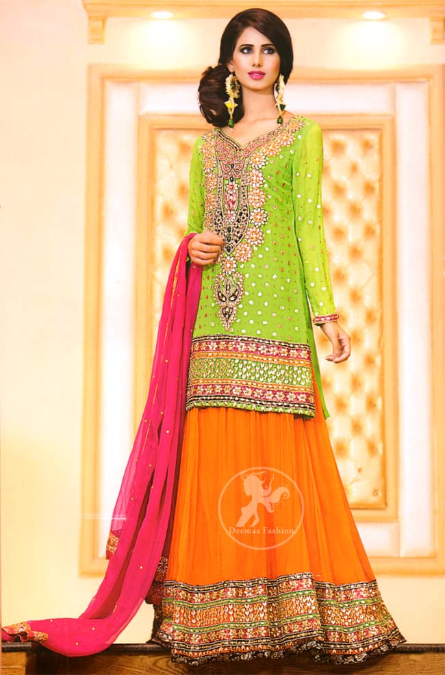 mehndi dresses lehenga