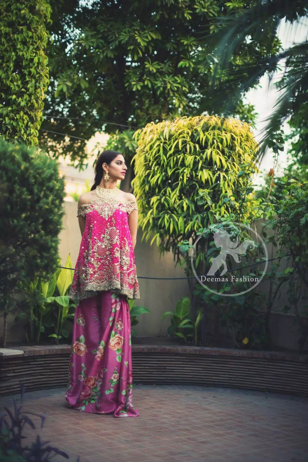 Crinkle Chiffon Short length frock features beautiful and lovely embellishments that accentuate the neckline and border on the hemline. Crinkle Chiffon Dupatta contains stones spray all over and Dangling beaded on the edges. Printed sharara with Fixed waistband with side zip closure
