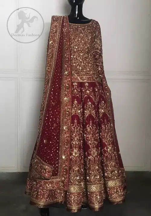 This outfit is meticulously highlighted with antique shaded kora dabka, tilla, sequins and swarovski. This dress is beautifully sculptured with