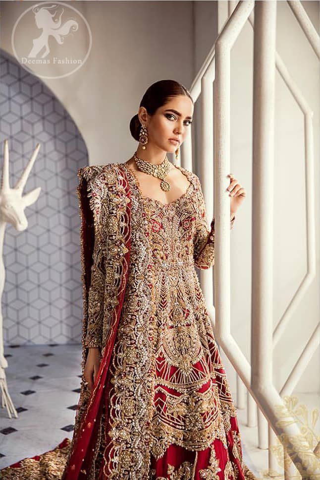 Look alluring in this floor length frock embellished with kora dabka, tilla, swarovsky and pearls. It has intricate embroidered motifs and detailed bodice. The border on the daman is enhanced with embellished floral pattern detailing that instantly draws attention. Heavy back trail frock adds to the look. It comes with matching pajama. It is paired up with heavy embroidered dupatta.