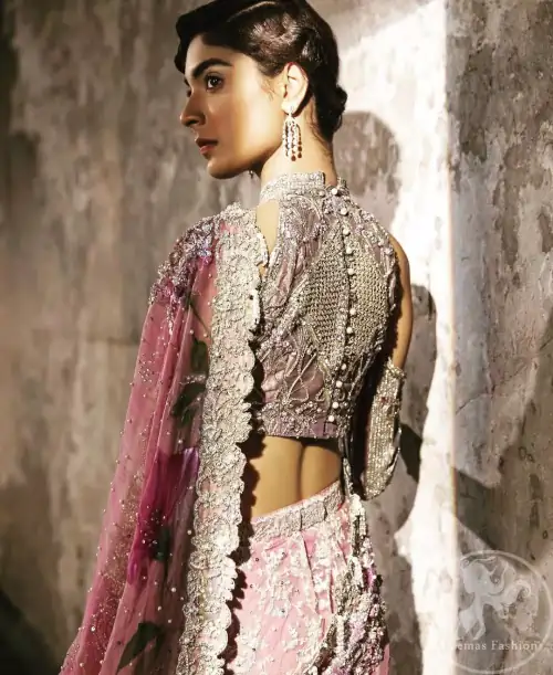 This dress is beautifully sculptured with floral embroidery. It comes with fully embroidered brocade blouse having halter neckline which adds