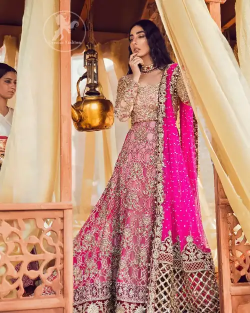 Golden full sleeves choli in kora, dabka, kundan, swarovski and stones intricately embellished. It comes with fully embellished lehengha having