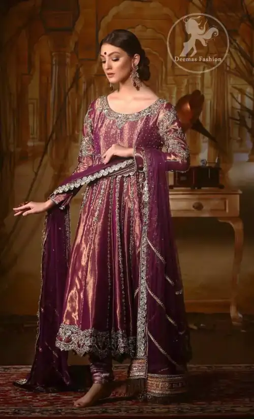 Delicately crafted and personifying chic elegance with an element of grandiose. The detailed kundan work on neckline and vertical panel