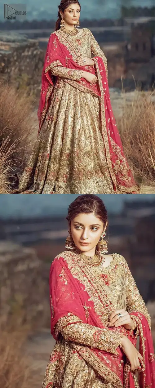 This dress is majestic beauty. A jacquard fabric maxi adorning personification of a majestic look with a contemporary silhouette showcasing