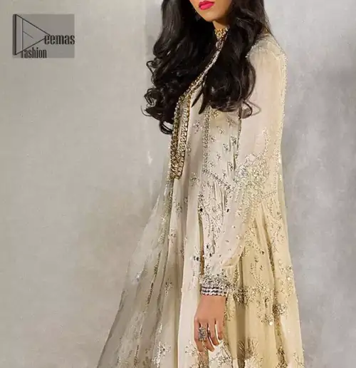 Reflecting royalty and the majestic beauty of statuesque shape and silhouette which makes the dress perfect for nikah day. This