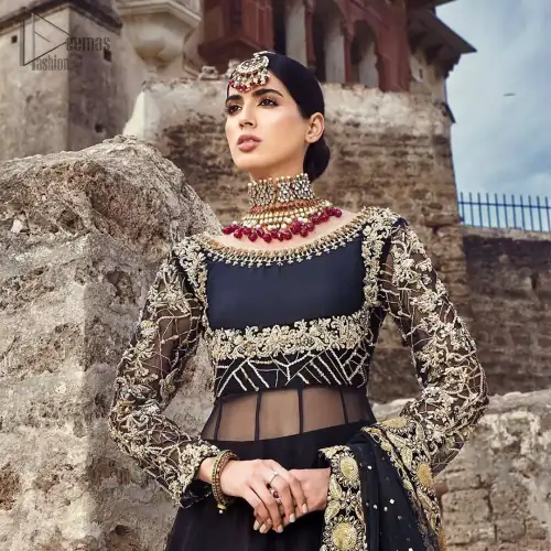 Delicately crafted and personifying chic elegance with an element of grandiose. This regal black outfit is an immensely captivating traditional