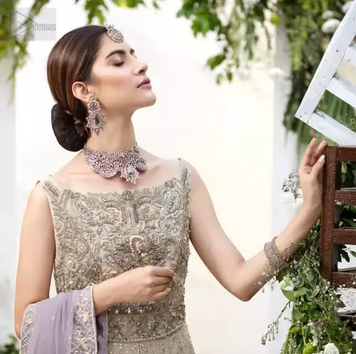 The ultimate in feminine elegance with fine detail to die for. Our bride makes a statement in this stunningly floraison,