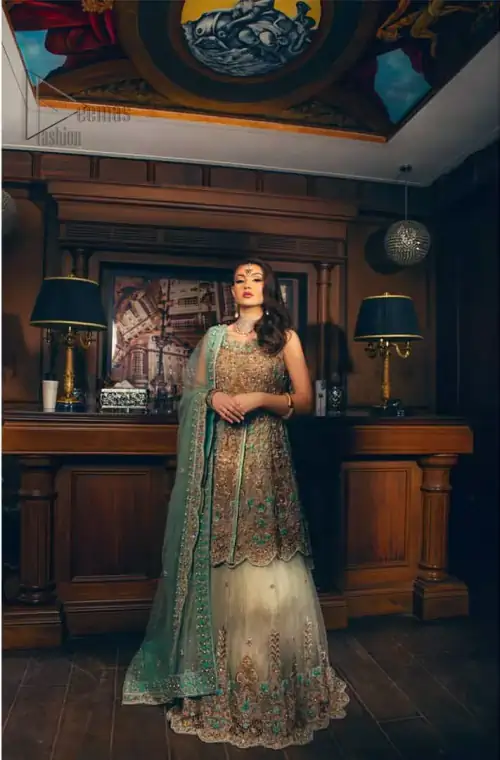 Classic, timeless and truly beautiful. Upholding the idea of simple is beautiful, you would definitely want to wear this outfit