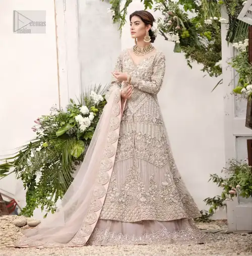 Make a special day even more magic with our exquisite flora bridal maxi dress. Discover classic look in this outfit