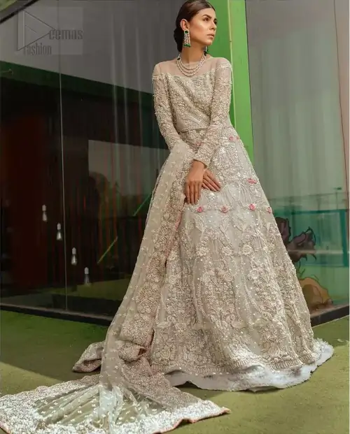 This garnet ensemble is sure to make you look like glamorous royalty with immaculate work covering every inch of the