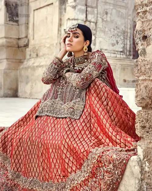 You are all set to make a lasting impact with the divine royalty of this dress. This beautiful dress comes