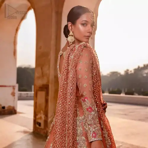 You are all set to make a lasting impact with the divine royalty of this dress. This garment is sure