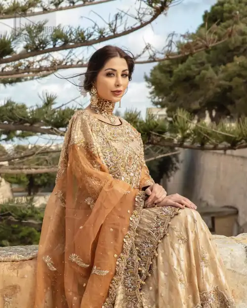 Dazzle in this made to perfection, richly embroidered ensemble accentuated with floral motifs and finished with scalp borders. Excellence of