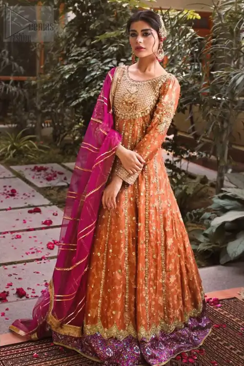 Let the crowd stare and make it worth their while when you walk wearing this anarkali frock. Designed to flaunt