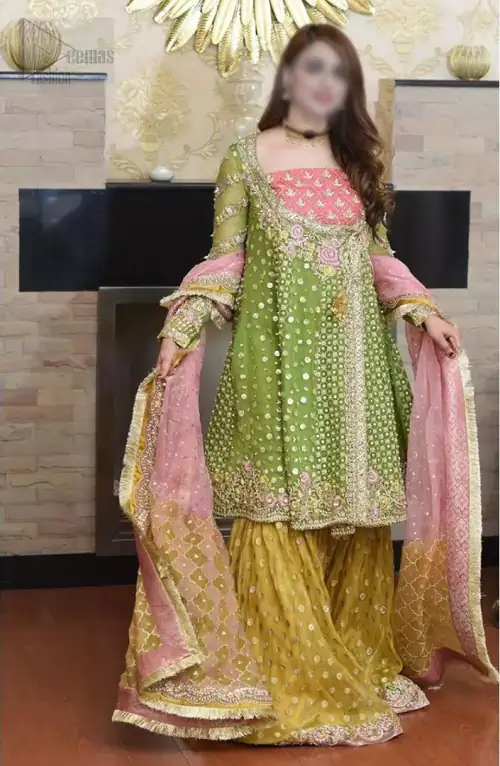 We have brought a charismatic charm to the traditional motifs and cuts. Our embroidery is rich in detailed traditional techniques