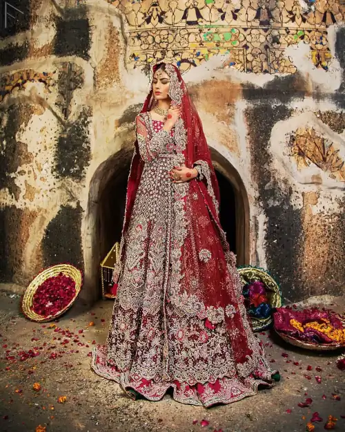 Complete your big day with the perfect dress in our selection of stunning wedding dresses. This artisanal piece is rendered