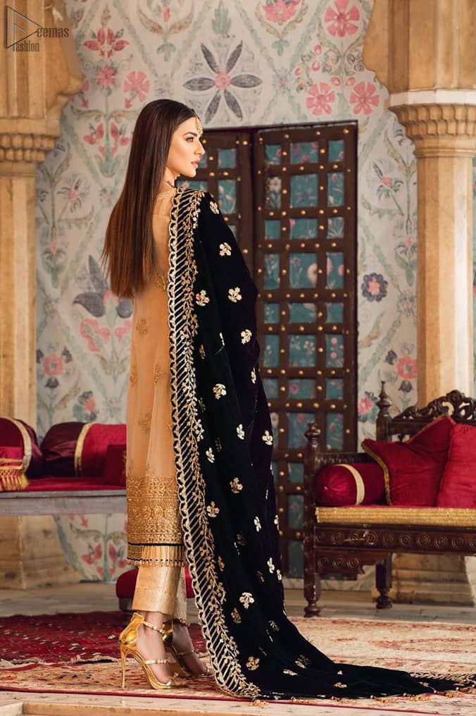 The beige pure organza shirt has been appliqued with black velvet on cuffs and on the hemline. This straight shirt comes with pure banarsi jamawar cigarette Pants. Dupatta is like a shawl in velvet a perfect combination for Nikah n Engagement.