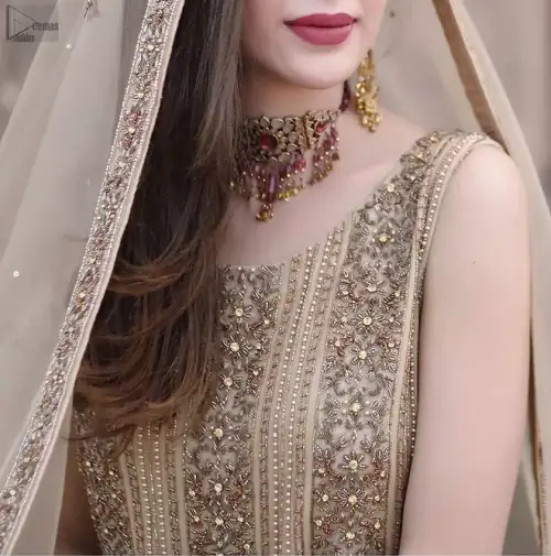 Captured in a traditional silhouette, this bridal wear stands out due to its uniqueness, the perfect fusion of modern cut