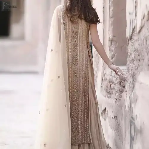 The perfect fusion of modern cut and traditional embroidery.