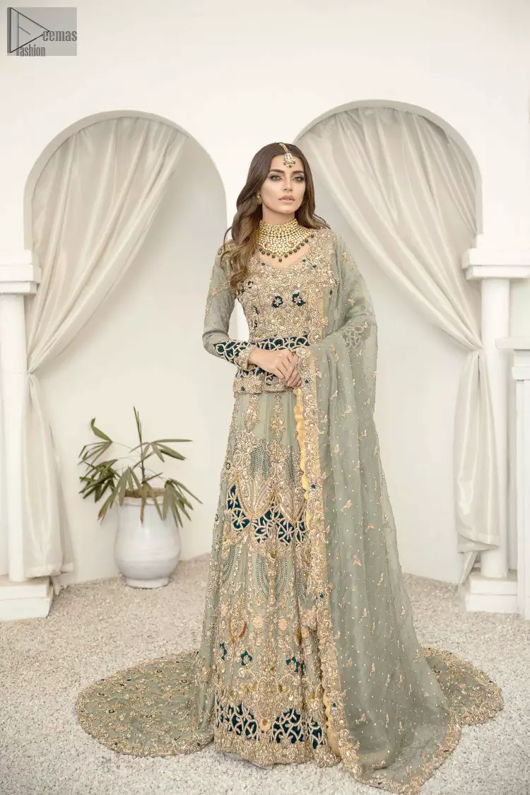 A mixture of royalty and traditional worthiness guarantees a ton of admirers, which is why the full-sleeved Pastel Green Back Train Lehenga is designed with a unique combination of gorgeousness and enchantment.
