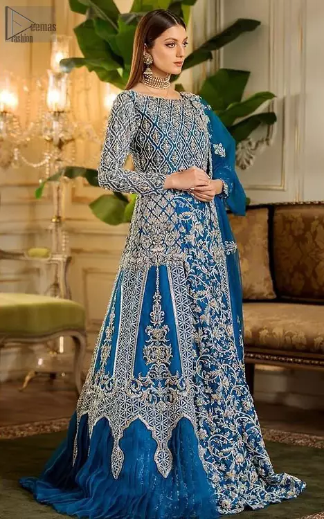 When it comes to the premium worthiness of bridal wear, the Royal Blue Blouse Lehenga takes the lead. A distinctive full-sleeved bridal wear featuring a boat-shaped neckline ensures all the eminence one would possibly desire on her big day.