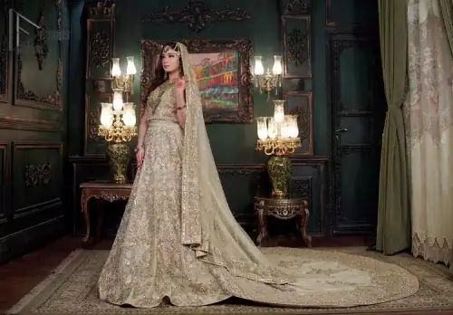 Nothing seems more promising than a Light Fawn colour for your big day. So, entertain your day with this outstanding