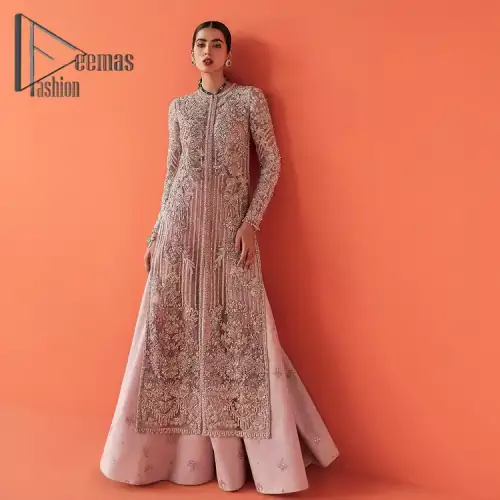 If you have a galaxy in your eyes, and immense love in your heart for your outfits then this beautiful