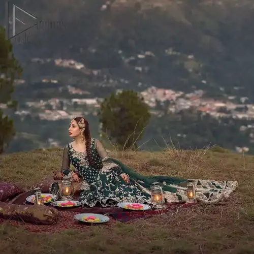 The eccentric Bottle Green outfit sings a melody just for you! The ghrara in bottle green is enriched with golden