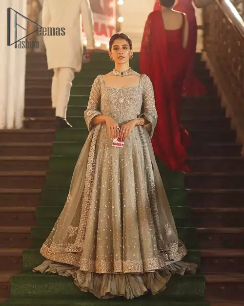 Exceptionally styled and symphonized stitching makes you gorgeous enough that it would surely make your big days remembering one. The