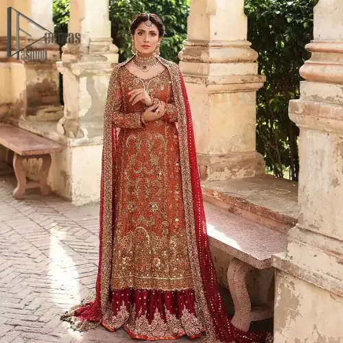 Wondering what an aesthetic bridal attire looks like? The beauty in red makes you go gaga over your look and