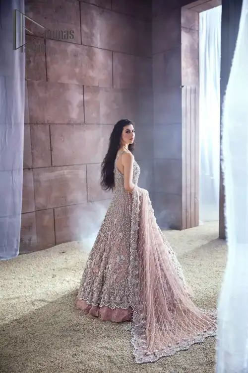 Rose, glitter, and glam are the mood. Shine through with all eyes on you! A full festive package dipped in