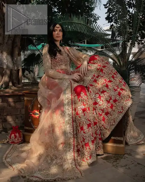 Love is just a twirl away! DeemasFashion presents a beige-pink shirt that looks super amazing when its full sleeves are