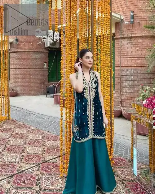 No matter the time and occasion, a pop of blue will always bring you in the bright light. This teal