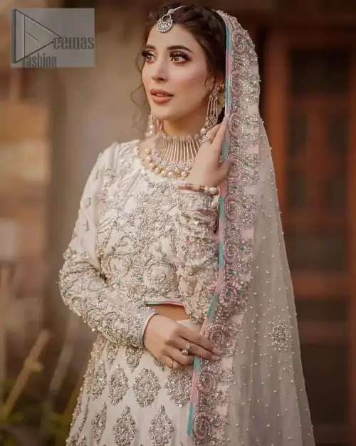 Ivory is effortlessly snappy and fun with the essence of pop. Introducing the Walima outfit for the happiest bride. Starting