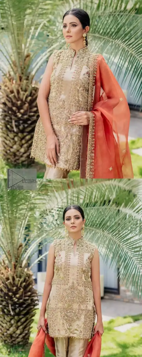 Envelop yourself into a dazzling love affair. The unique article in ivory colour just highlighted you at any event. The