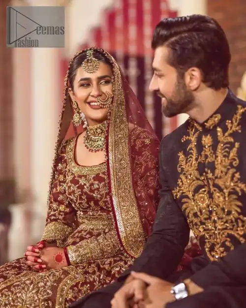 Take me to your heart, for it's there that I belong. A pure outfit base in maroon as a canvas