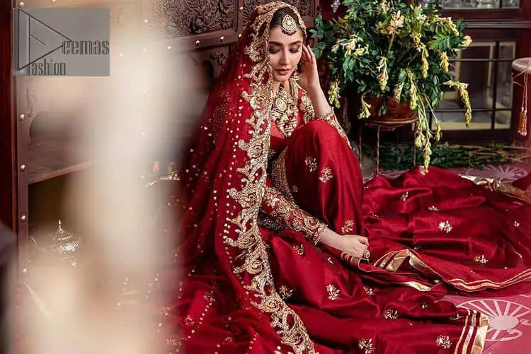 Bride love is in the air! DeemasFashion presents a red shirt rendered with golden embroidery and is enhanced with the magic of Resham, pearls, Sitara, tilla and dabka to complete the feeling of your Big Day. The shirt is emphasized with boat shape neckline and full sleeves to make your day super romantic. In addition to this, it is coordinated with red back train gharara which is intimately embellished with golden floral motifs as well. To finish this article, the last but not least piece comes that is the dupatta which is adorned with four sides heavy borders and sequins spray all over to explain the love of the bride.