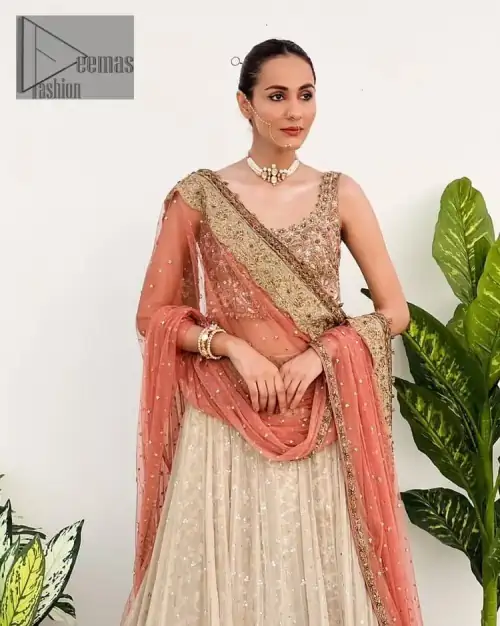 The perfect outfit for walima to enhance your glow. Starting this article with a dream rust blouse having a strap