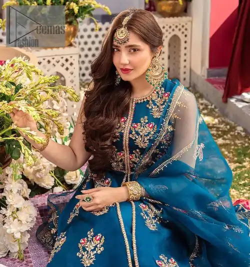 Blue defines your beauty and glows your face at any event.  Starting this article with teal blue front open pishwas