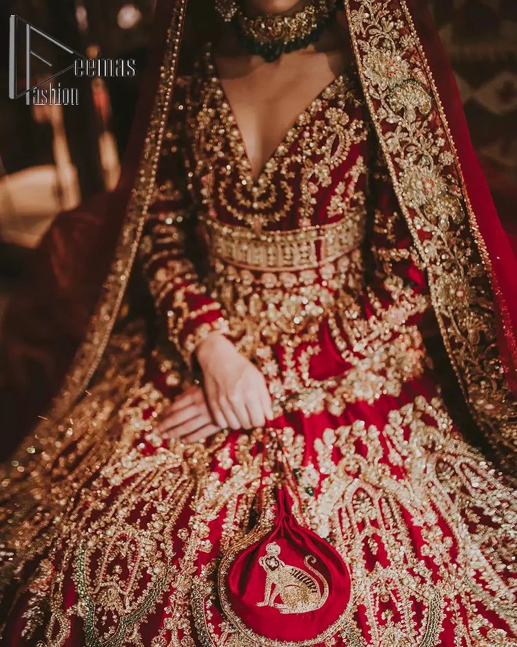 Deep red on Big day is just associated with love and romance. The deep red panelled frock is beautifully decorated with heavy light golden embroidery which includes tilla, dabka, kora and Kundan. In addition to this, the V shape neckline looks super romantic when comes with full sleeves. It is paired up with a heavy flared lehenga which is again adorned with lovely embroidery. Out and out this Pakistani reception article with dupatta having a four-sided embellished border to make your day super charming.