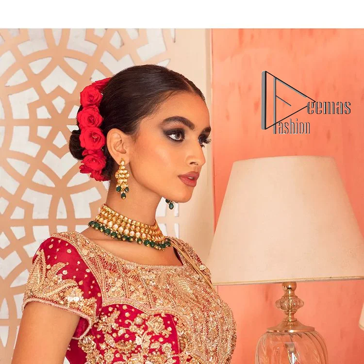 Mostly pink is the weapon of the bride on her big day. This Pakistani reception wears is also designed in pinkish colour which begins with a pinkish red blouse. The following blouse has a beautiful round shape neckline and it comes with half sleeves. Further, it is ornamented with golden embroidery which includes tilla, dabka, kora and Kundan. It is systemized with a lehenga in the same colour which is adorned with a heavy border and floral motifs all over. Complete this Pakistani reception wear with a scalloped dupatta in the same colour which is embellished with four-sided borders and sequins sprayed all over to enhance the weapon of you on your big day.
