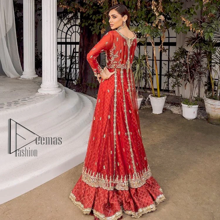 There is a shade of red in every mehndi wear. So, DeemasFashion presents this mehndi wear in the red shade which is handsomely ornamented with light golden embroidery and enhanced with tilla, dabka, kora and Zardozi. The square neckline adds more beauty to the outfit when comes with three-quarter sleeves. It is exquisitely combined with a red lehenga to make your mehndi more remarkable. Finish this mehndi wear with a dupatta in the rust colour which border is embellished with a four-sided Kiran and sequins spray all over to put amazing shade on your Mehndi.
