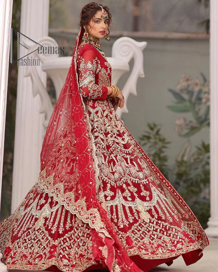 Marry someone who makes your heart shine. Wear what makes your soul shine. Introducing this Pakistani reception outfit which begins with a red blouse which is laboriously hand-rendered with silver embroidery to make your day super bright as silver colour. Further, it is highlighted with tilla, dabka, kora and crystal. The blouse of this Pakistani reception outfit is enhanced with boat shape neckline and three-quarter sleeves. The following blouse of the Pakistani reception outfit is systemized with a panelled lehenga in the same colour which is again heavily embellished. Complete this outfit with a frilled dupatta which is embellished with two-sided borders and sequins sprayed all over to make you shine.
