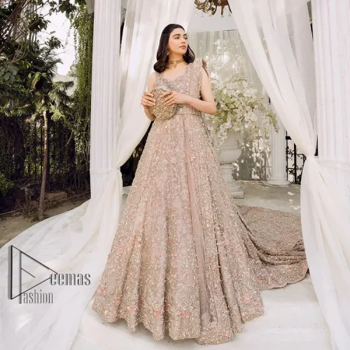 Boost your day with all about rose pink! Presenting the rose pink walima wear which begins with a heavy maxi