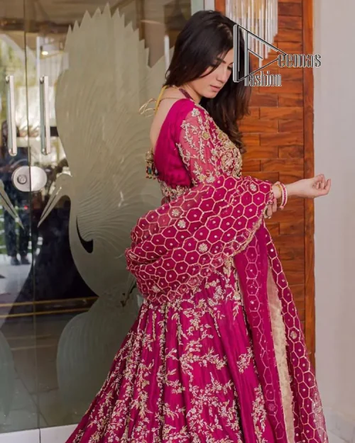 Stripes are the new pinky vibes. Introducing the Pakistani walima dress in the shade of shocking pink. This easy-breezy, romantic