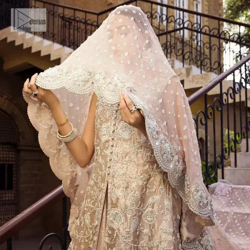 The subtle colour palette, delicate embroidery and eye-catching details. All in all a true style statement! Presenting this light brown