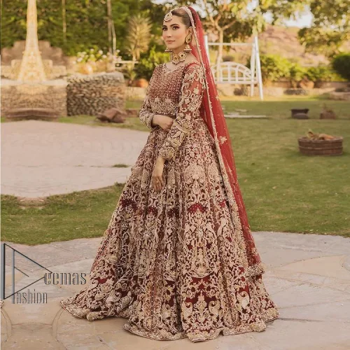 Love is in the air. A maroon blouse in maroon colour is hand-rendered in gold and is enhanced with naqshi,