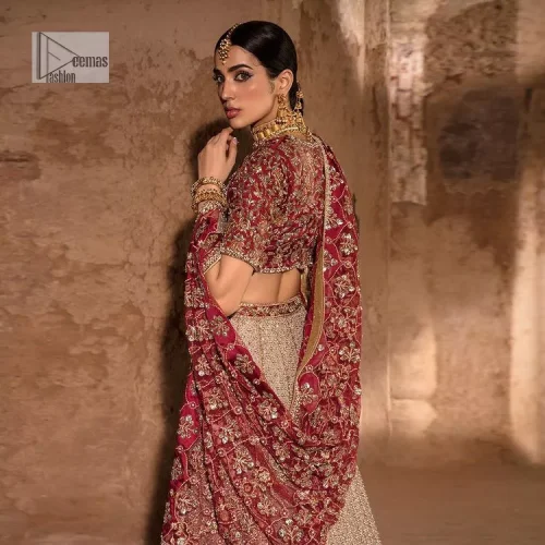 Keep it comfy and attractive with the best DeemasFashion reception wear! A silver flare lehenga encrusted with tilla, dabka, kora,