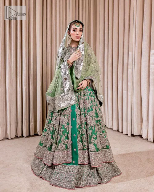 Dive into the world of ultimate allurement with this exquisitely embellished Mehndi outfit that depicts intricate glam with an elegant