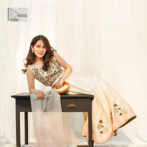 The fusion of this softest canvas decorated with vibrant contrasts is all you need to stun at any party! The